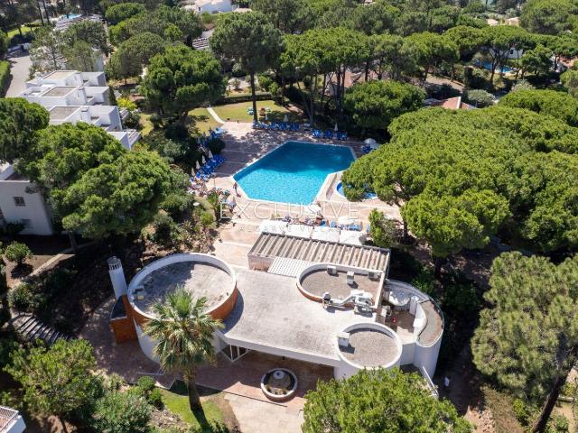 Apartamento T3 no primeiro andar em Pinhal da Marina, Vilamo. 107m² Quarteira