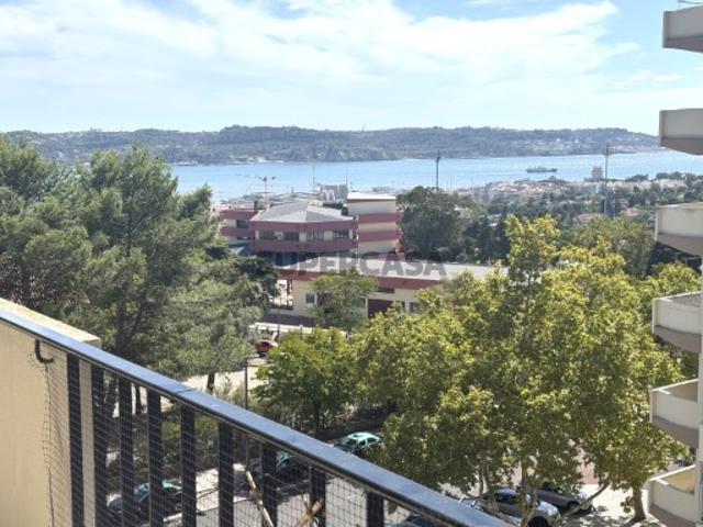 Apartamento T3 no Restelo c/ vista Rio