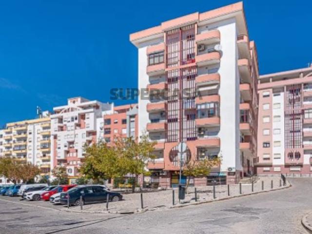 Apartamento T3 nos Quatro Caminhos
