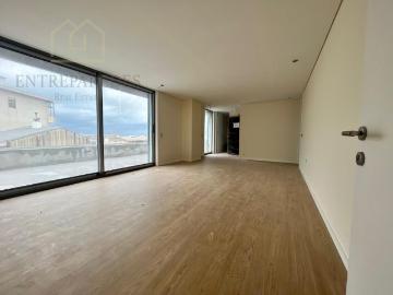 Apartamento T3 com terraço no centro de Espinho Pronto A H. 124m² Espinho