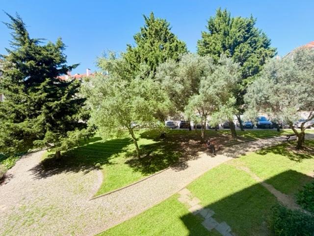 Apartamento T3 novo, novo, junto à praia de Carcavelos