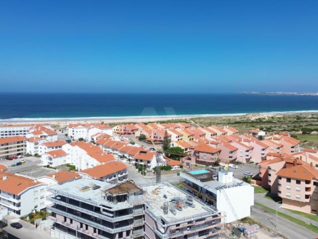 Apartamento T3 novo a 200m da Praia da Consolação com piscina e garagem