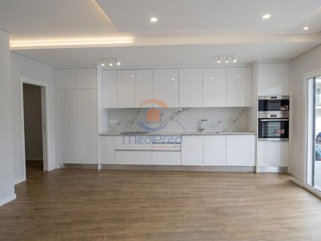 Apartamento T3 NOVO c/ 2 Varandas e BOX | Santo António dos Cavaleiros, Loures