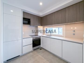 Apartamento T3 Novo c/ Elevador, Garagem e Varanda Constância