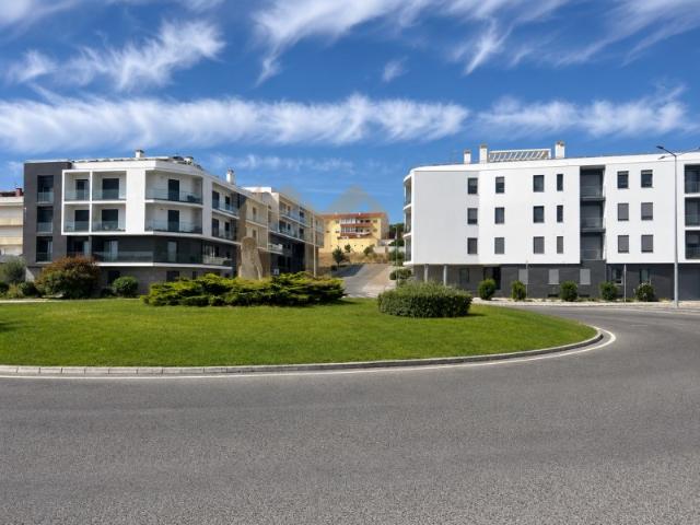 Apartamento T3 Novo, com Terraço e Garagem |Caldas da Rainha