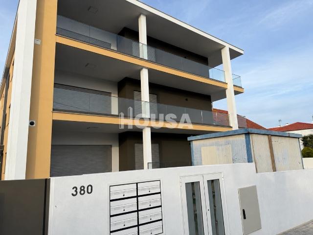 Apartamento T3 Novo com Terraço, Jardim Privativo e Garagem para 2 Carros – Parceiros, Leiria