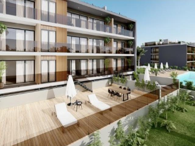 Apartamento T3 Novo com Terraço Privativo, Estacionamento e Piscina em Olhão