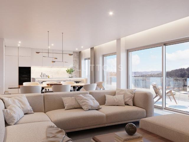 Apartamento T3 novo, com varanda e estacionamento em Campoli. 140m² Campolide