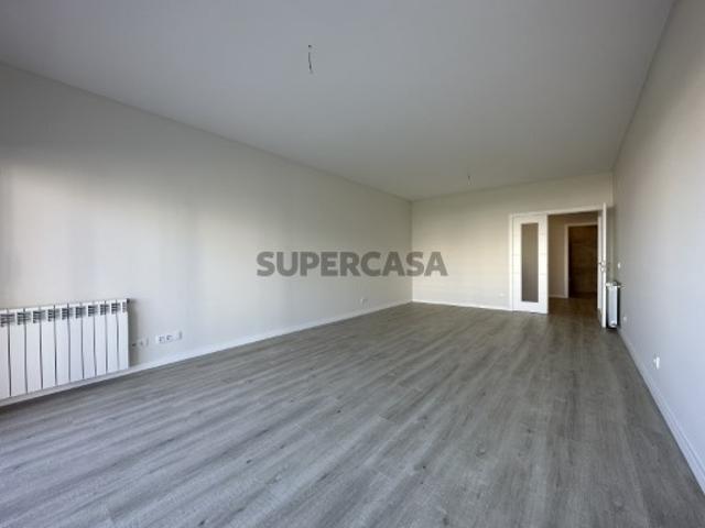 Apartamento T3 NOVO com vista MAR, excelentes acabamentos e ótima exposição solar 200 metros da praia Silveira