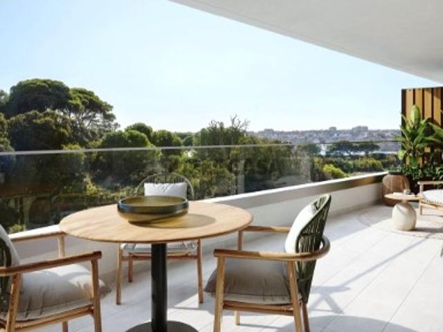 Apartamento T3 novo com elevador, terraço, estacionamento e jacuzzi em Seixal