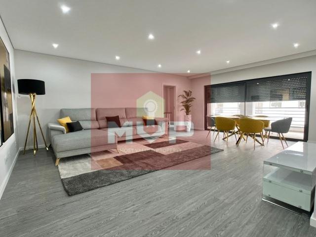 Apartamento T3 novo com estacionamento e piscina Olhão