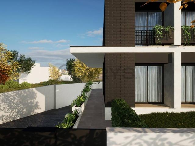 APARTAMENTO T3 NOVO COM JARDIM BARCELOS