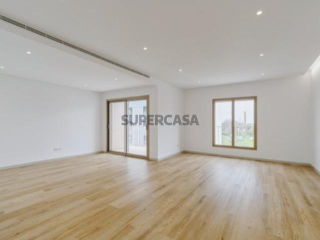 Apartamento T3 novo com parqueamento Montijo