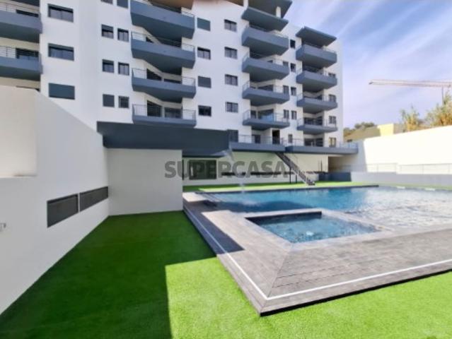 Apartamento T3 novo com piscina e garagem Olhão
