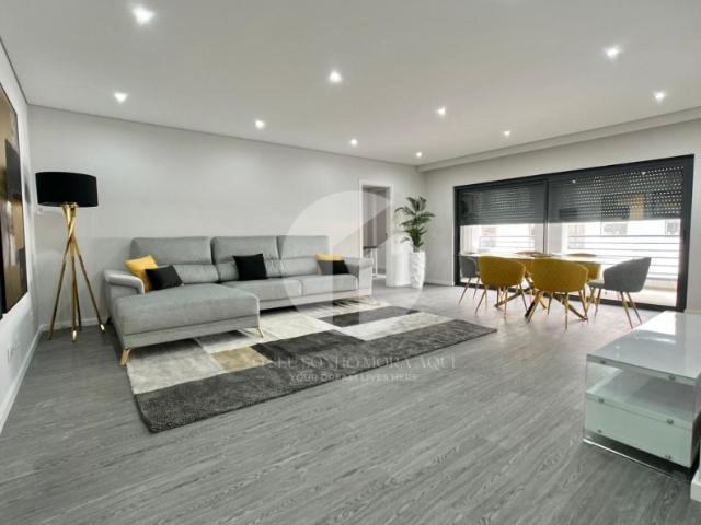 APARTAMENTO T3 NOVO COM PISCINA E ESTACIONAMENTO OLHÃO