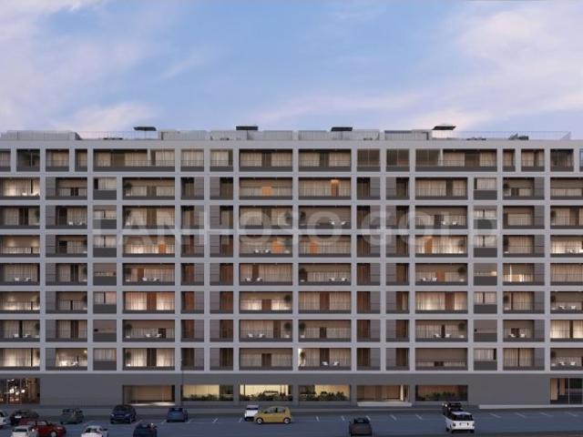 Apartamento T3 Novo com Suíte Master, Terraço e Piscina