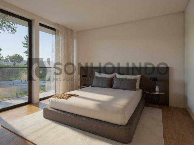 Apartamento T3 novo,duas frentes, varandas, garagem fechada para duas viaturas, área bruta 202,95m2