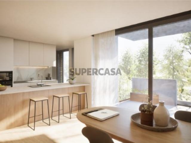 Apartamento T3 novo, de duas frentes, com varandas e garagem fechada, com área bruta 202,95m2