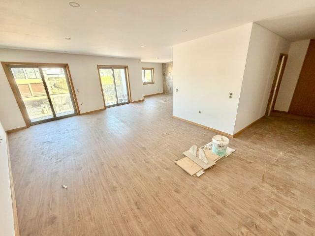 Apartamento T3 NOVO de 2 Frentes com 156m2, Varanda e Lugar. 156m² Nogueira Da Regedoura