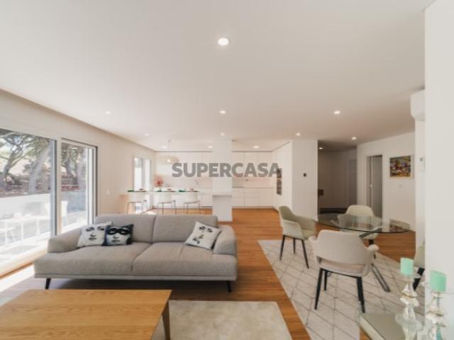Apartamento T3 Novo e Mobilado no Monte Estoril | Terraço, Garagem e Vista Verde