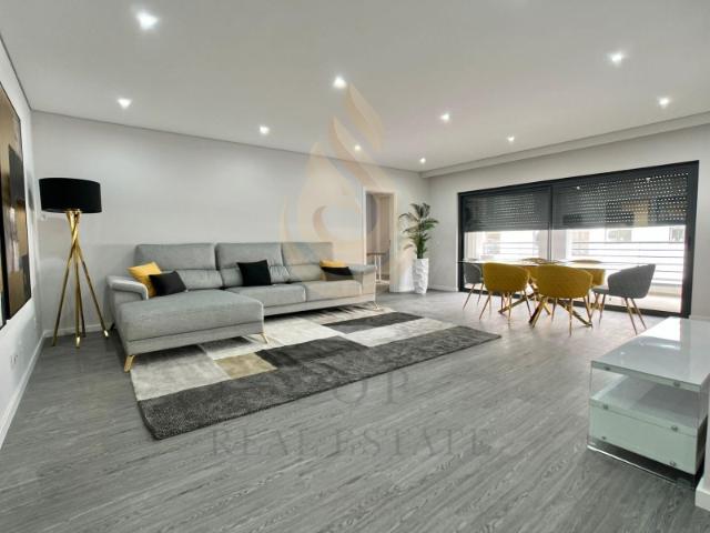 Apartamento T3 novo, em Olhão, com 2 varandas, garagem, arrecadação e piscina