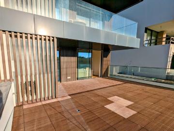 Apartamento T3 novo em plena Praia da Costa Nova, com terraço e garagem fechada!