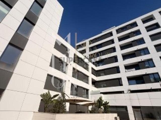 Apartamento T3 novo junto à Rotunda da Boavista/Porto