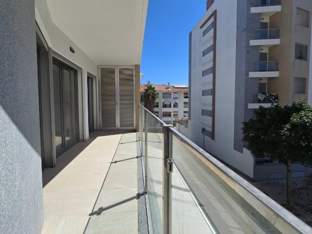 Apartamento T3 para arrendamento em zona nobre na Parede