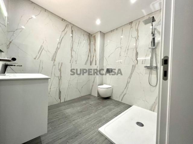 Apartamento T3 novo situado em Olhão, em condomínio privado com piscina, varanda, garagem e arrecadação