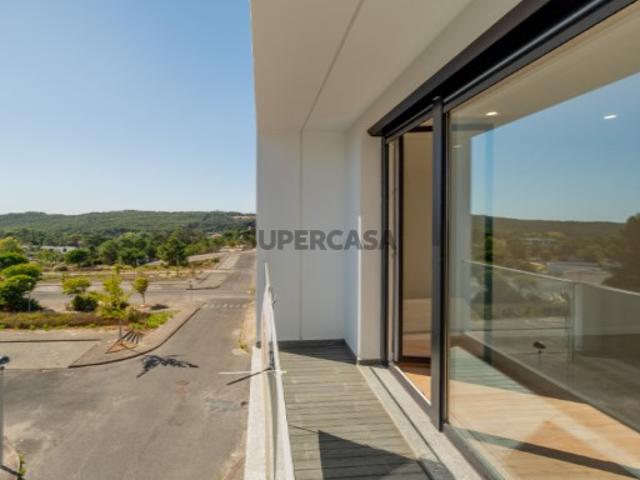 APARTAMENTO T3 NOVO | ÚLTIMO PISO | PISCINA NA COBERTURA | 30 MINUTOS DE LISBOA