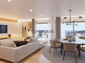Apartamento T3 novo, vista rio, varanda e estacionamento, em Campolide