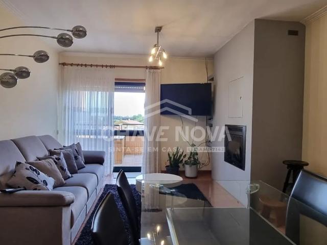 Apartamento T3 num condomínio fechado em São João de Ver