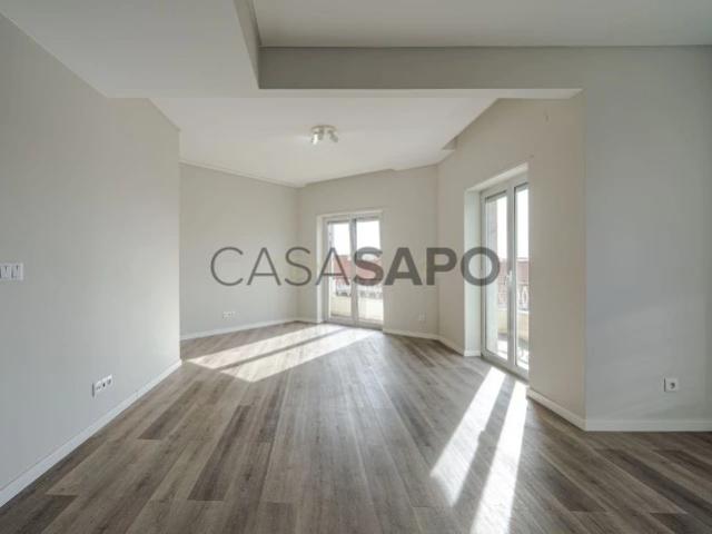 Apartamento T3 para alugar em Almada