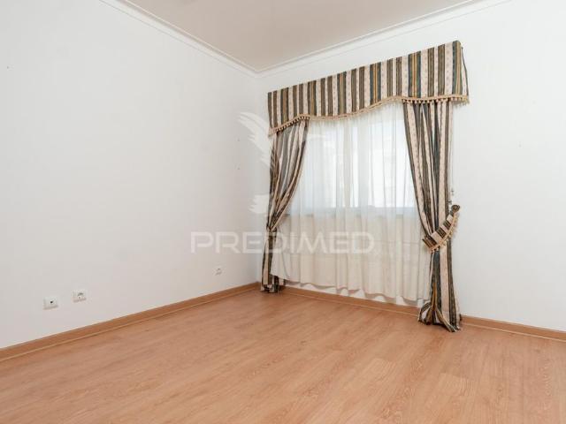 Apartamento t3 para arrendamento a 1 150 €