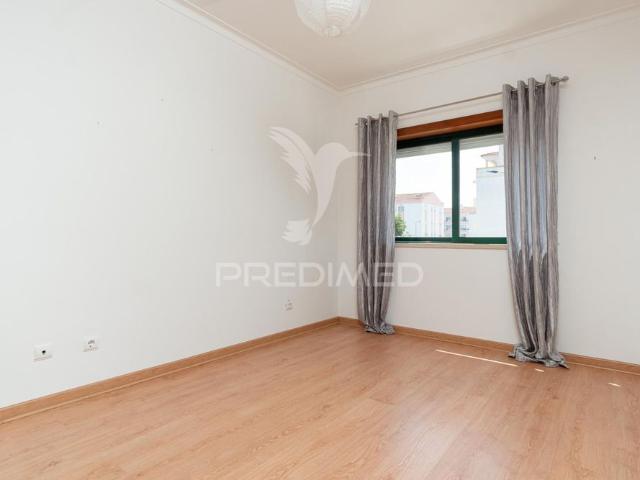 Apartamento t3 para arrendamento a 1 150 €