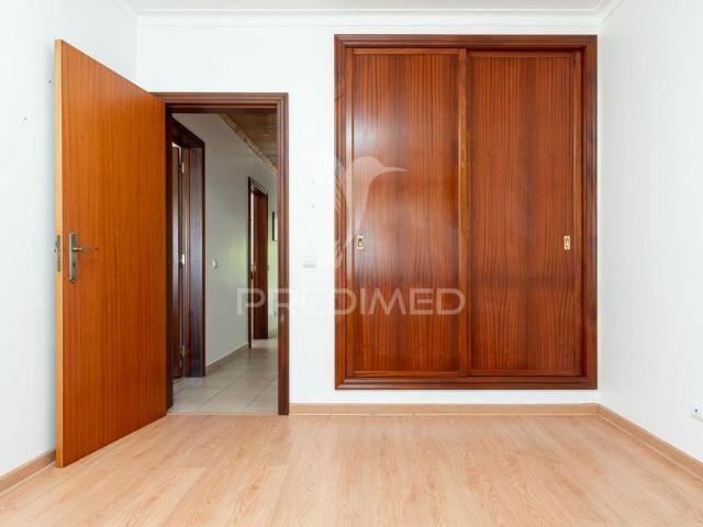 Apartamento t3 para arrendamento a 1 150 €