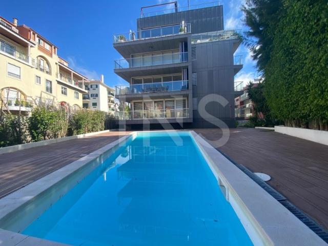 Apartamento T3 para arrendamento com móveis em edifício de luxo no Estoril