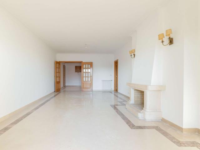Apartamento T3 para arrendamento com vista mar no Bairro do Rosário