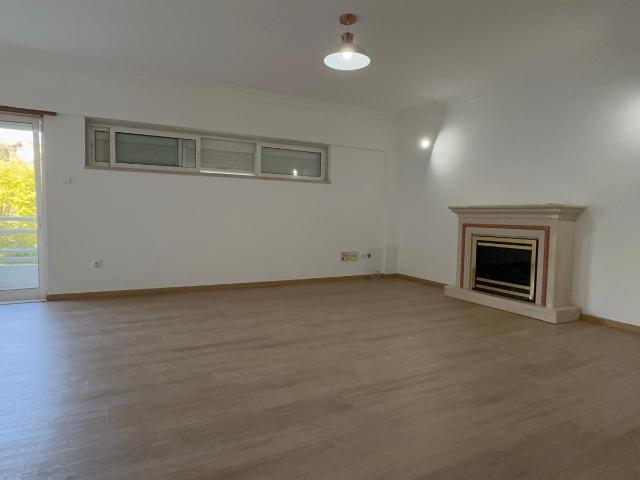 Apartamento T3 para Arrendamento em Ramada