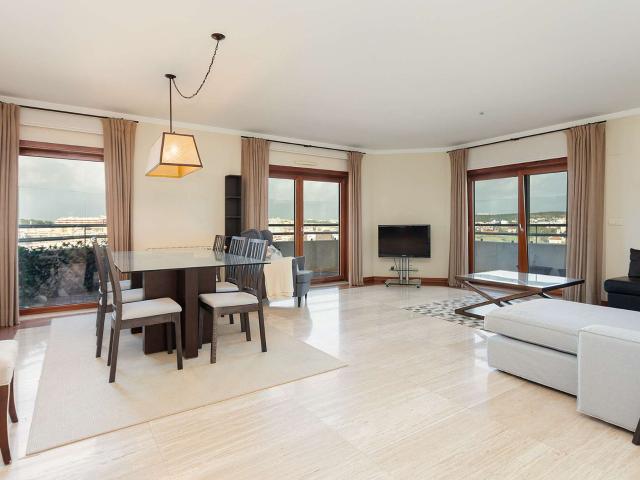 Apartamento T3 para arrendamento mobilado no Alto de Algés, Lisboa
