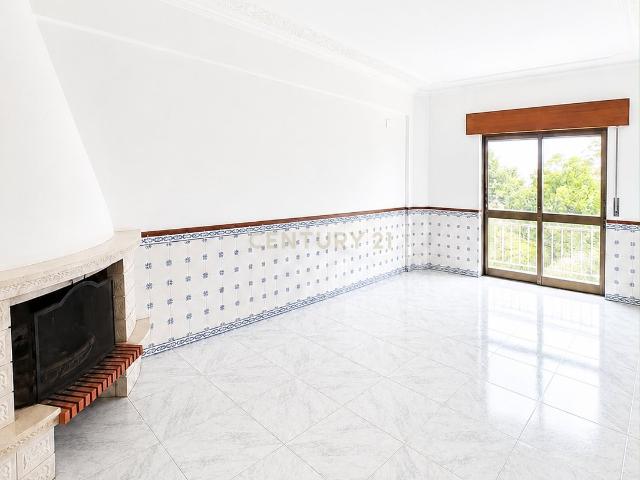 Apartamento T3 para arrendamento na Cruz de Pau