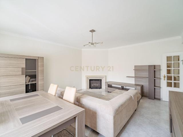 Apartamento T3 para Arrendamento na Cruz de Pau, Amora