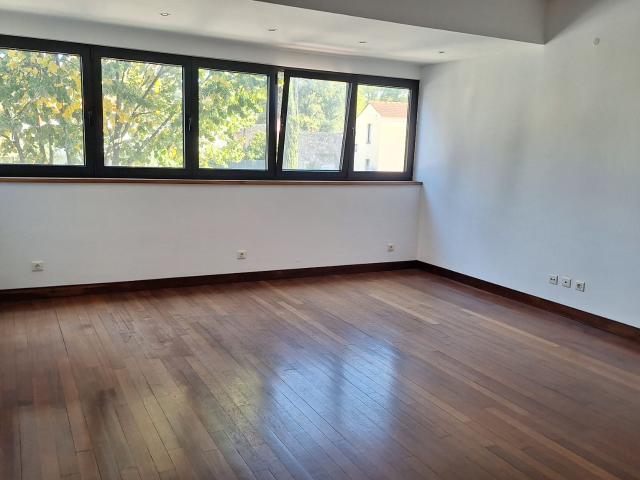 Apartamento T3 para arrendamento no centro da cidade