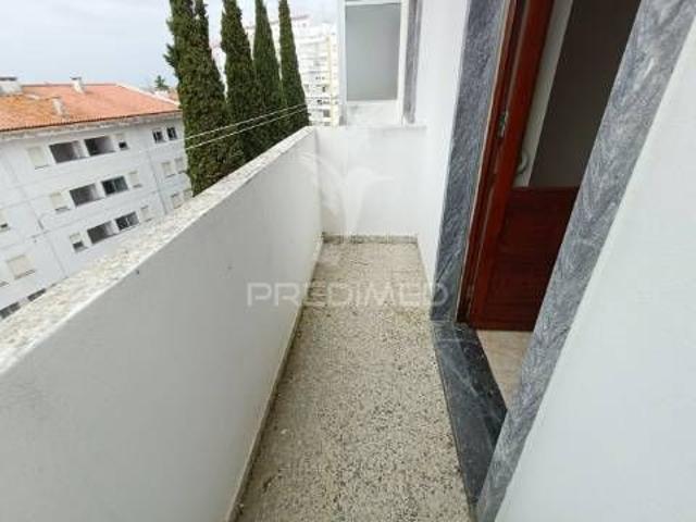 Apartamento t3 para arrendamento no centro de beja