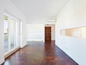 Apartamento T3 para arrendamento sem móveis na Av. Roma em Lisboa