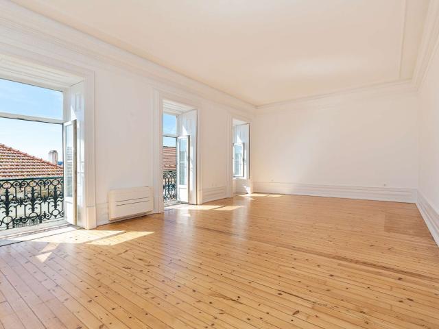 Apartamento T3 para arrendamento sem móveis no Chiado, Lisboa