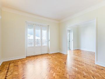 Apartamento T3 para arrendamento sem móveis em Arroios