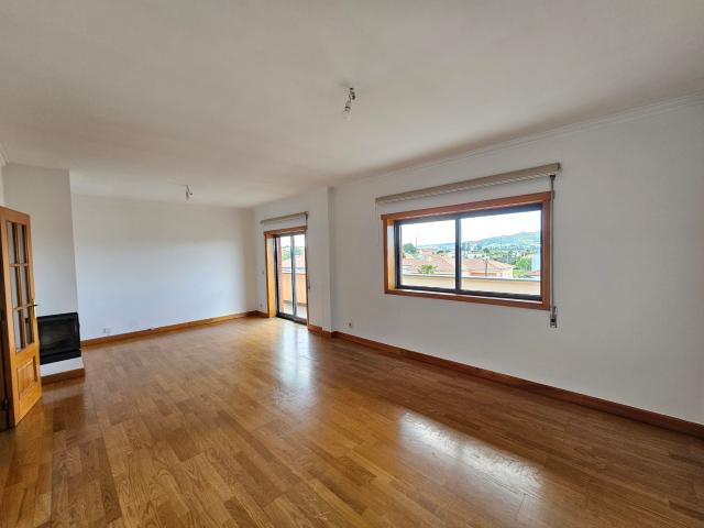 Apartamento T3 para arrendar com terraço Portuzelo