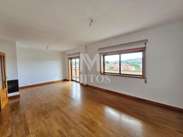 Apartamento T3 para arrendar com terraço Portuzelo
