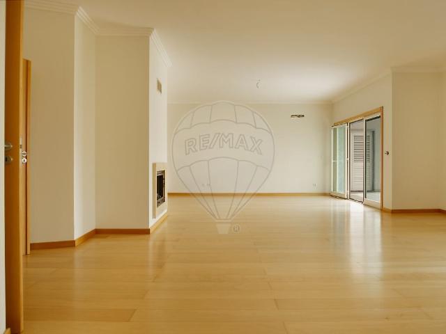 Apartamento T3 para arrendar em Oeiras e São Julião da Barra, Paço de Arcos e Caxias, Oeiras RE/MAX Portugal